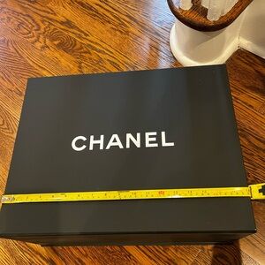 Chanel Black Box XL magnetic closure